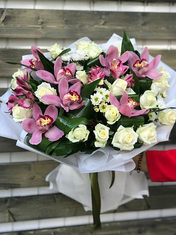 Букет цветов из: Розы и Хризантемы в Южноуральске