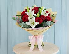 Букет цветов из:  Лилии и Розы в Южноуральске