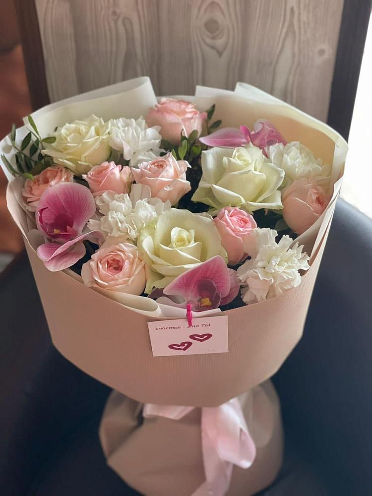 Букет цветов из: Орхидеи, Розы и Гвоздики в Южноуральске