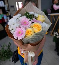 Букет цветов из:  Герберы, Розы и Хризантемы в Южноуральске