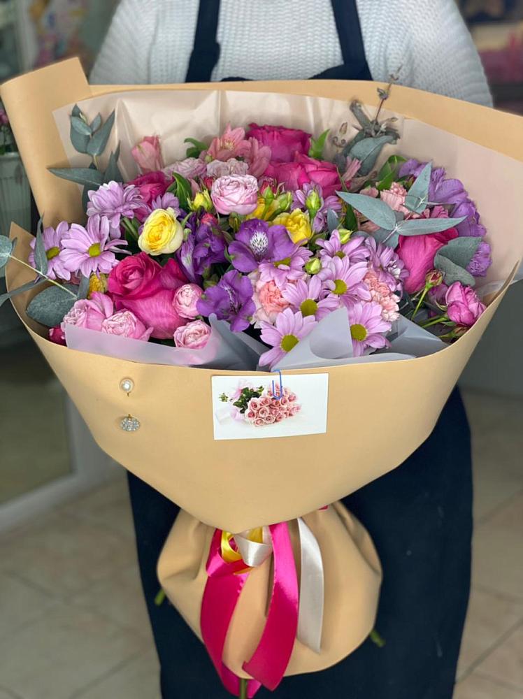 Букет цветов из: Хризантемы, Гвоздики и Альстромерии в Южноуральске