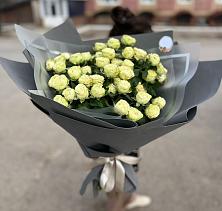 Букет Белые кустовые розы Солинеро в Южноуральске