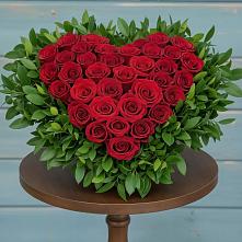 Цветочная композиция из Розы в виде сердца в Южноуральске