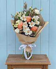 Букет цветов из:  Альстромерии, Лизиантусы, Розы и Хризантемы в Южноуральске