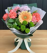 Букет цветов из:  Гвоздики, Розы, Герберы и Хризантемы в Южноуральске