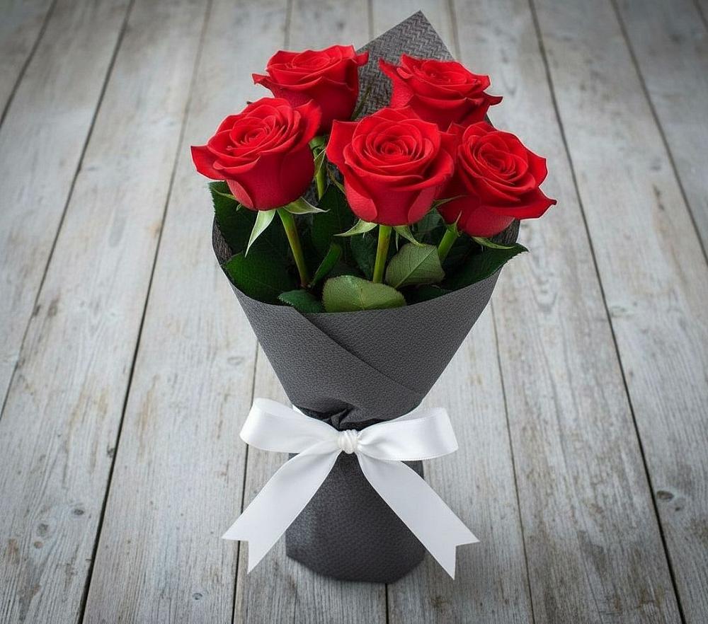 Букет 5 Красных роз Эдлесс Лав в Южноуральске