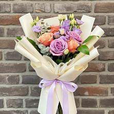 Букет цветов из:  Лизиантусы и Розы в Южноуральске