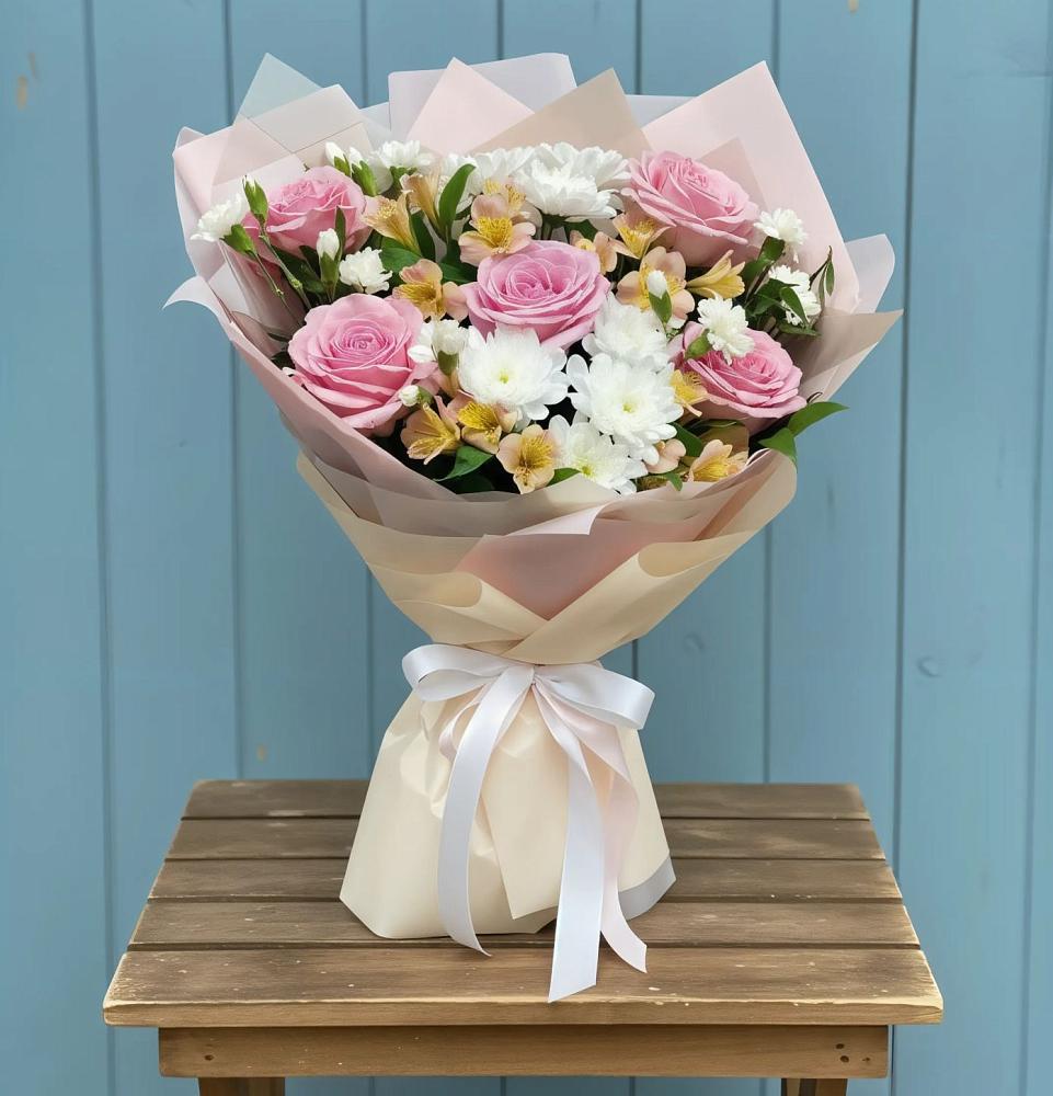 Букет цветов из: Гвоздики, Орхидеи и Розы в Южноуральске