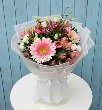 Букет цветов из:  Герберы, Альстромерии и Лизиантусы в Южноуральске