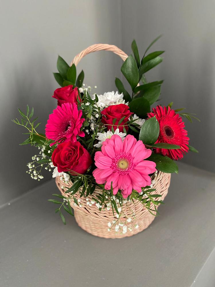 Цветочная композиция из Розы, Хризантемы и Герберы в корзине в Южноуральске