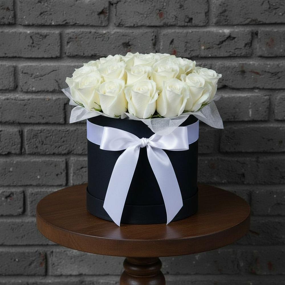 Цветочная композиция из Розы в шляпной коробке в Южноуральске