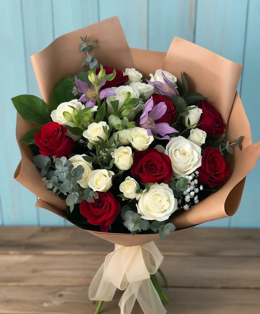 Букет цветов из: Розы и Альстромерии в Южноуральске