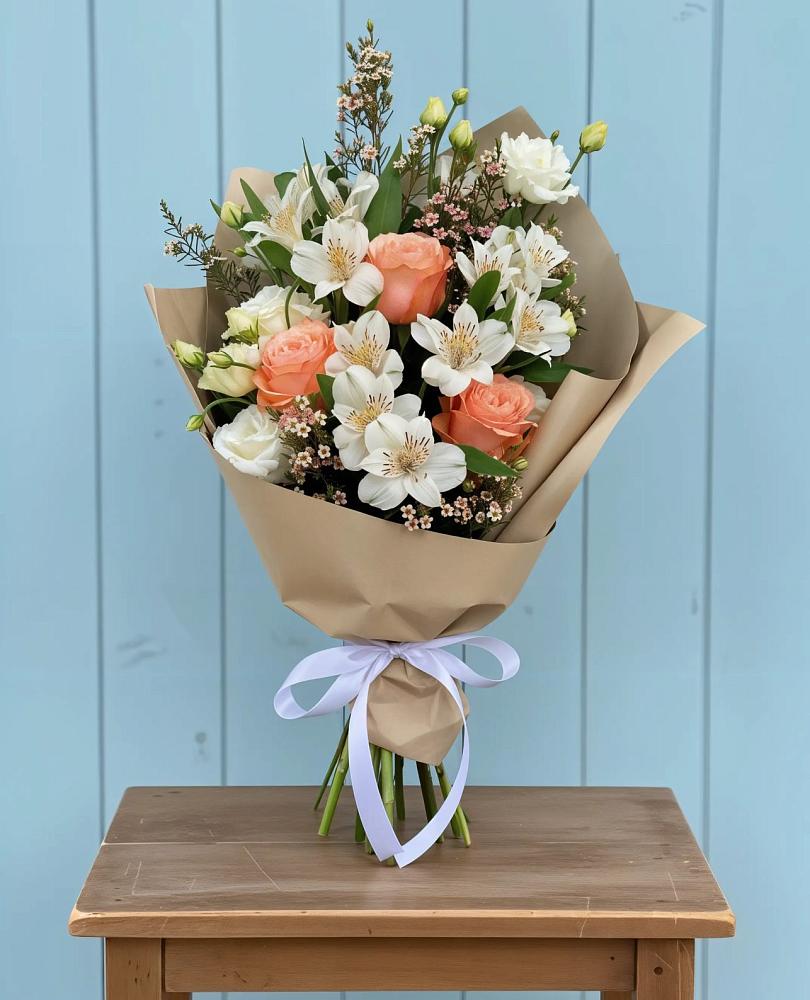 Букет цветов из: Альстромерии, Лизиантусы, Розы и Хризантемы в Южноуральске