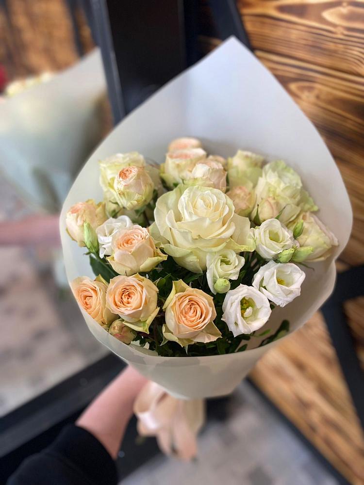 Букет цветов из: Розы и Лизиантусы в Южноуральске